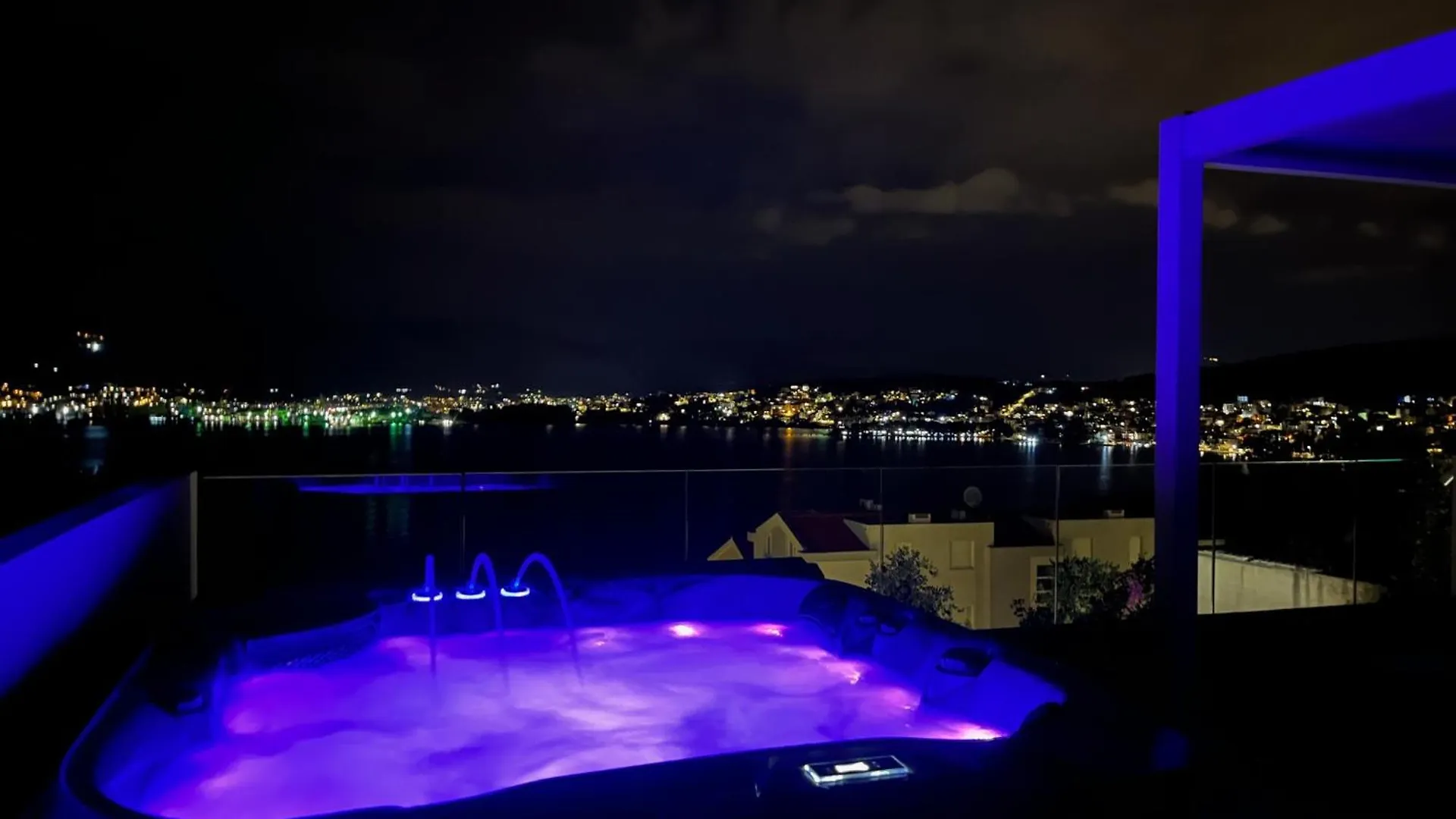 Villa Sofrania- Panoramic Views, Pool, Hot Tub, Location! Trogir 0*,  Kroatien