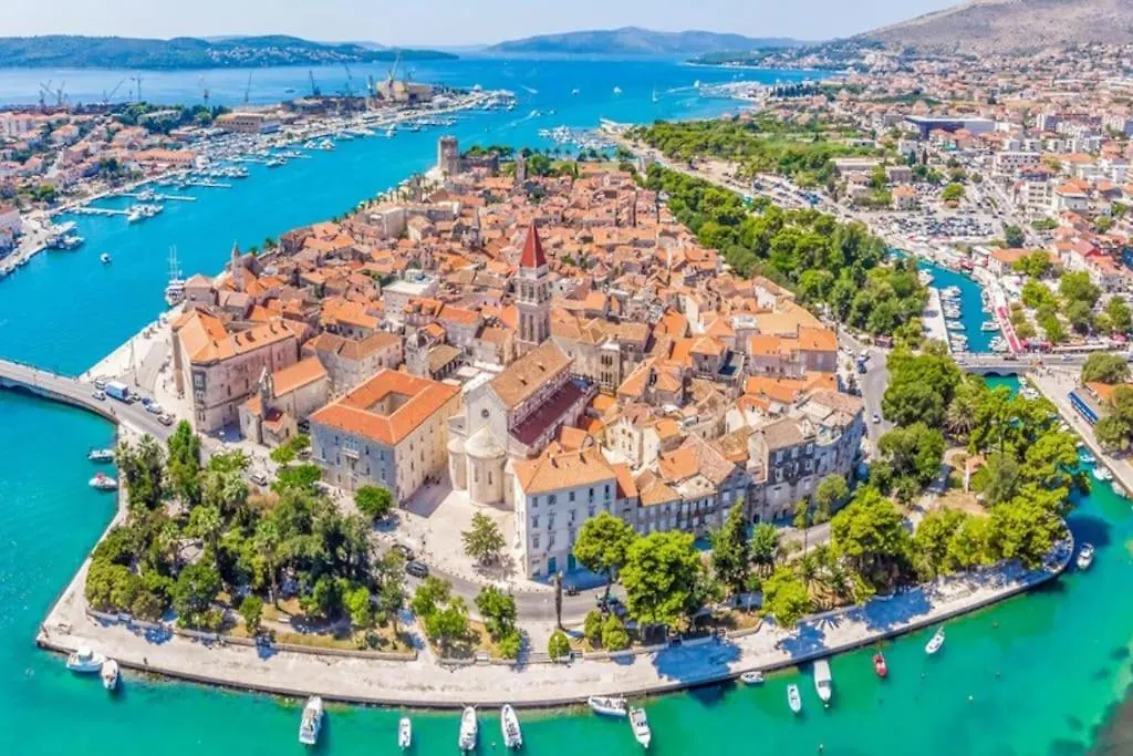 Villa Sofrania- Panoramic Views, Pool, Hot Tub, Location! Trogir 0*,  Kroatien